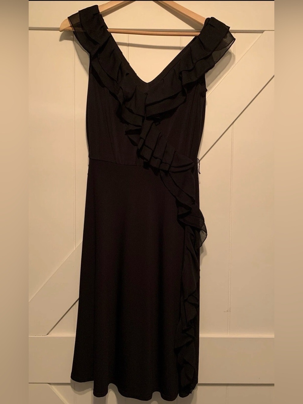 White House Black Market little black sleeveless bodycon dress size 2